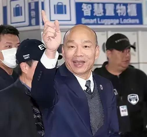 韩国瑜被记者堵住问“725上不上凯道”，嘴上憋了半天，挤出三个字：“好，谢谢。”