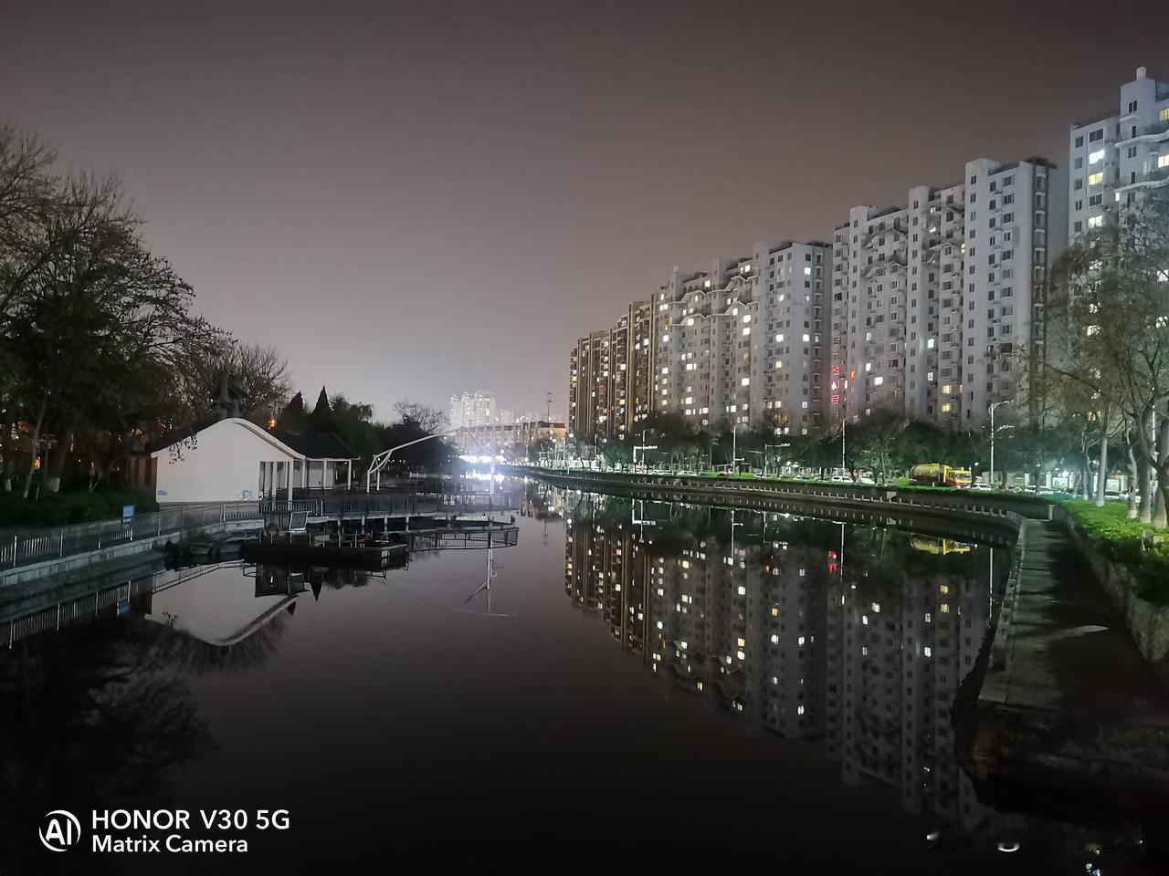 传话者就是定时炸弹随时会爆（1）

喜欢传话的人就是一颗定时炸弹，随时都会引爆炸