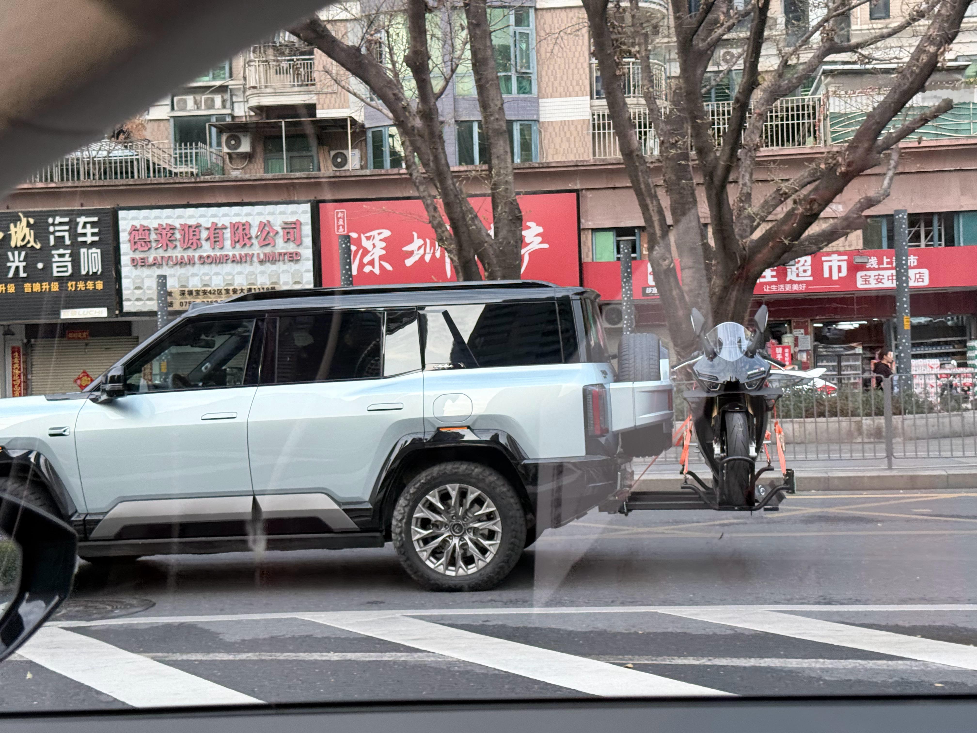 这样的「4+2」出行好羡慕啊深圳禁摩那就把它带去不禁摩的地方玩有一说一方程豹豹8