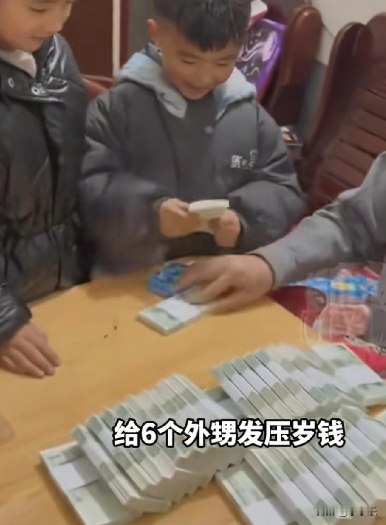 舅舅给6个小外甥发压岁钱，每个外甥500元，舅舅将3000元全部兑换成崭新的一元
