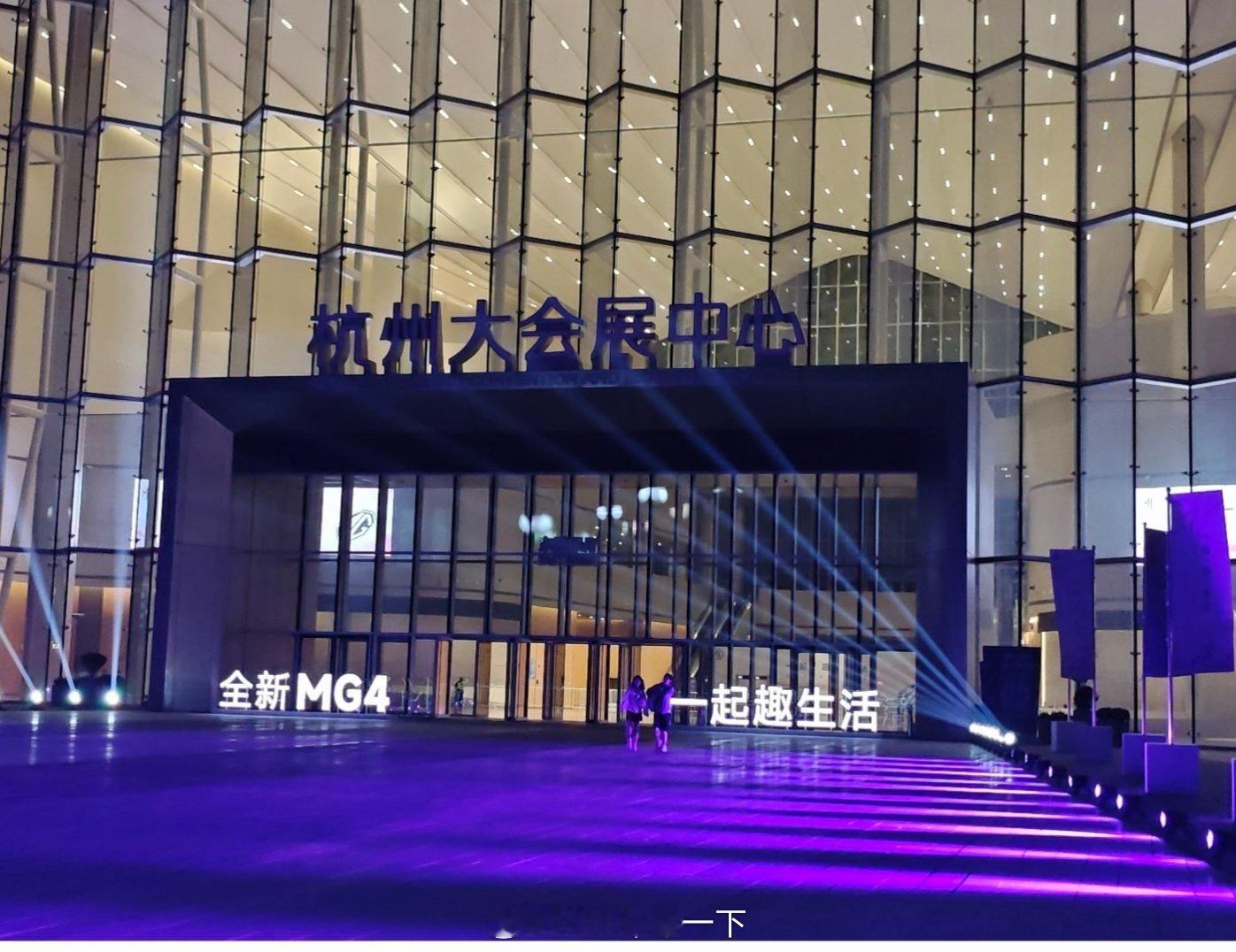 飞机延误了，紧赶慢赶到现场了[doge]  ​​​