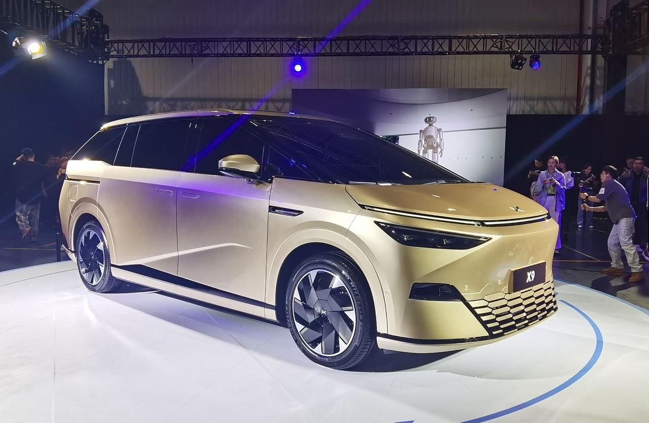 #2023广州车展新车#
小鹏X9将在广州车展首发，新车外观打破了传统MPV的方