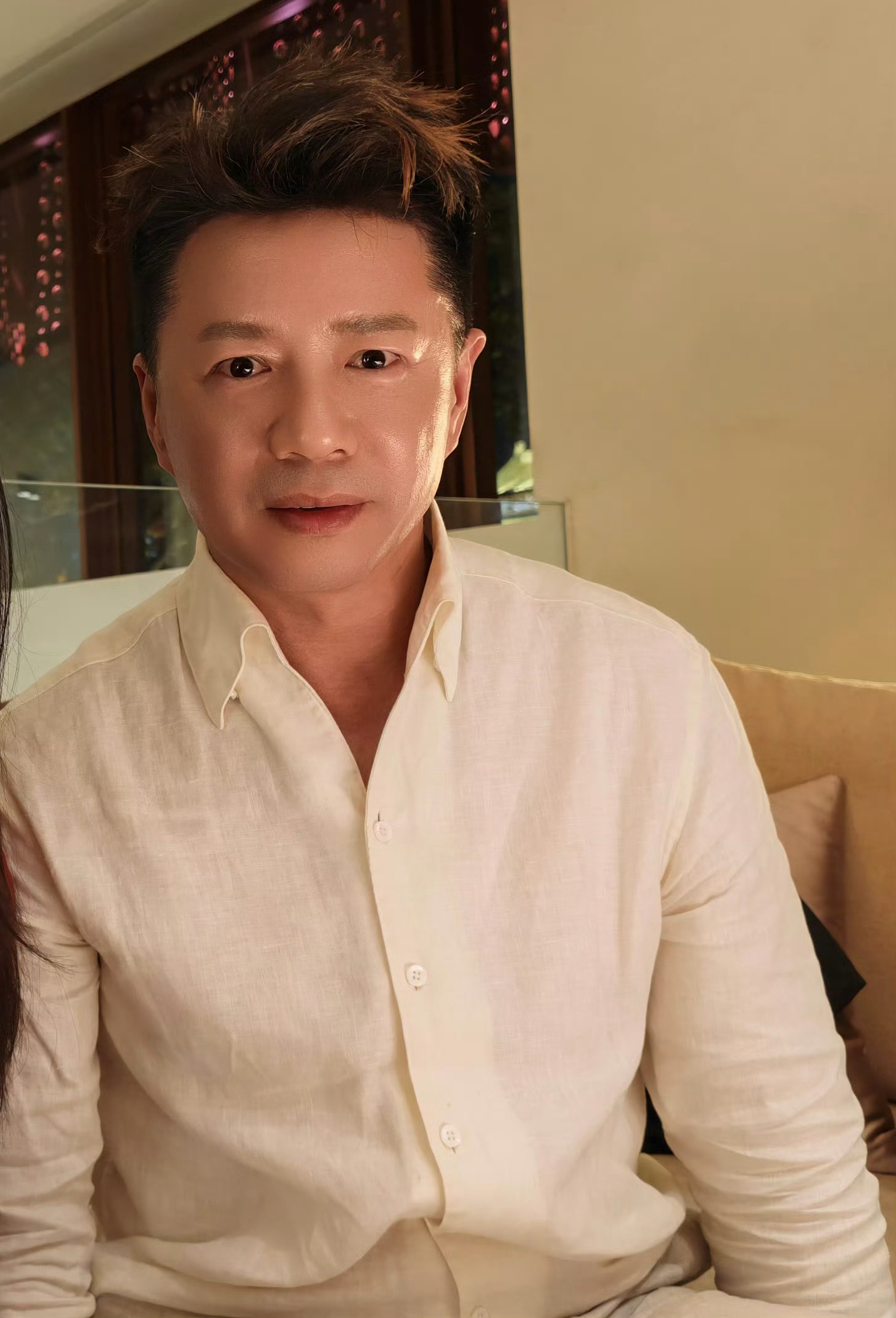 很bt地想象闻下段奕宏领口敞开地方的味道👅 ​​​