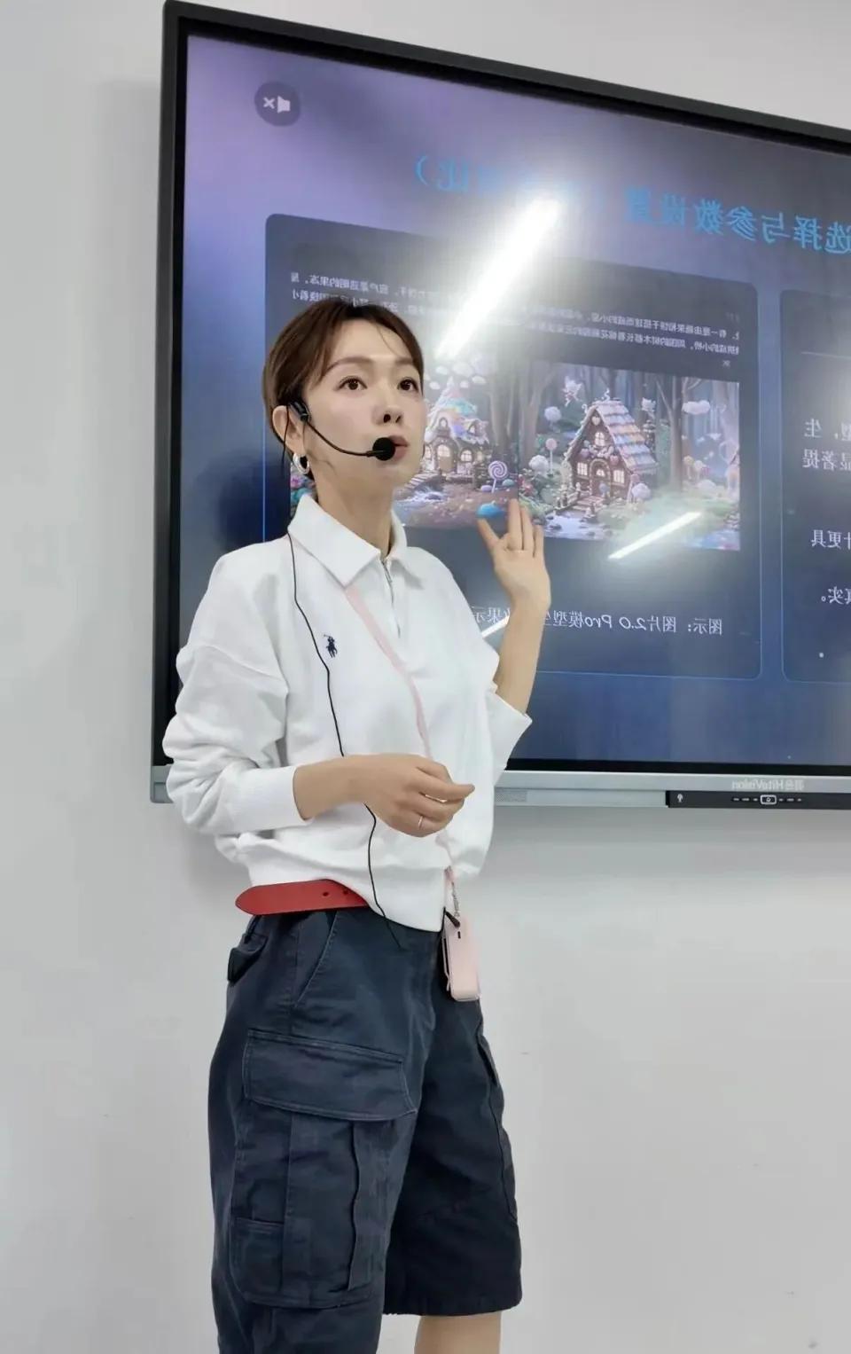 别再喊学历浪费！
人大本科港中文硕士，从北京大厂25万到合肥大专9000
她不是