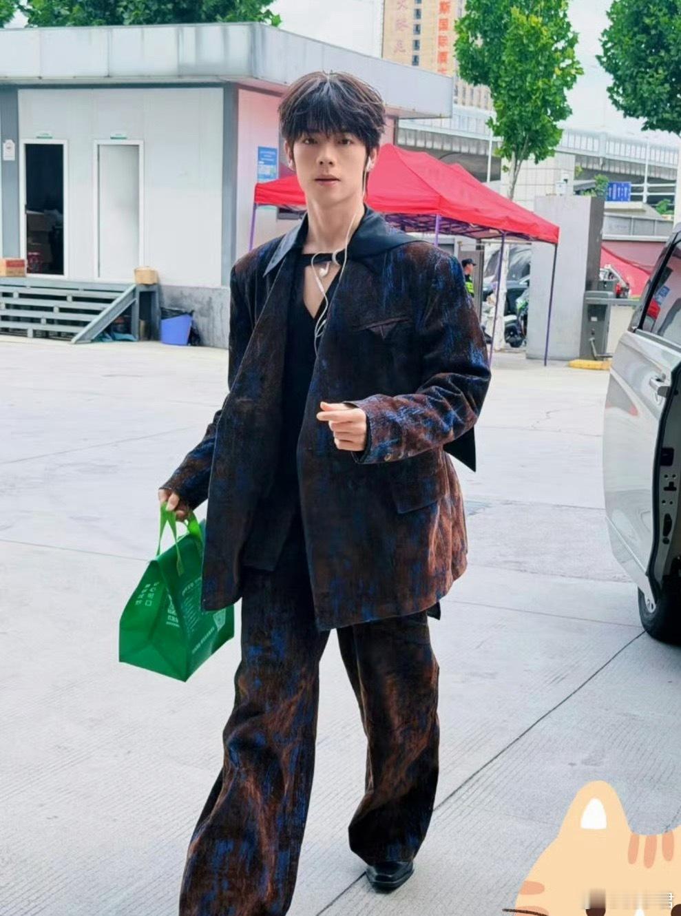 曾辉录披哥胖了11斤 嗯？什么？披哥和浪姐不是著名的减肥节目吗[doge] 怎么