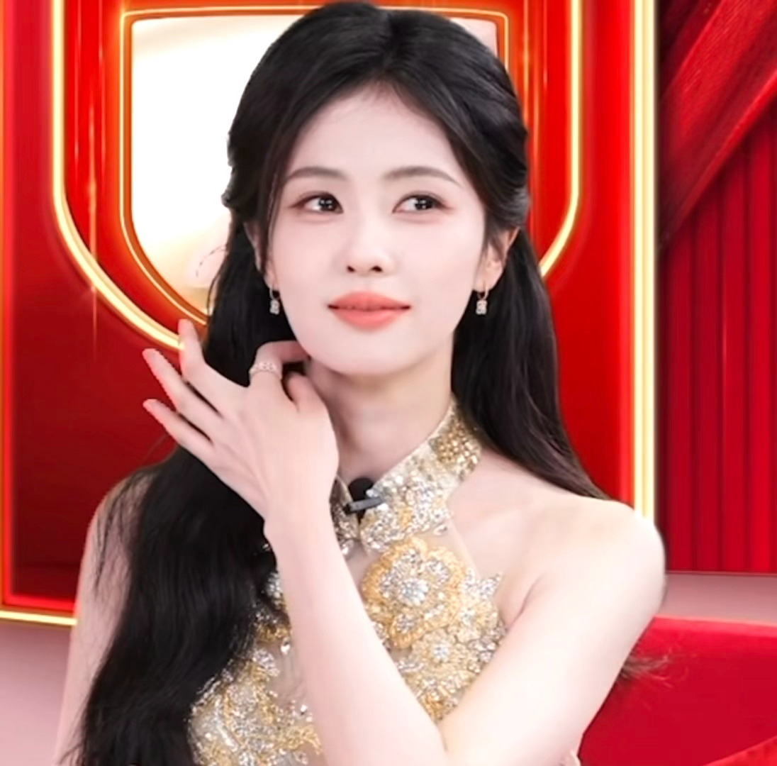 鹿儿你也知道自己太瘦了！！嘴替主持人让鹿儿多吃点，她说在吃了！🥹🥹白鹿说自己
