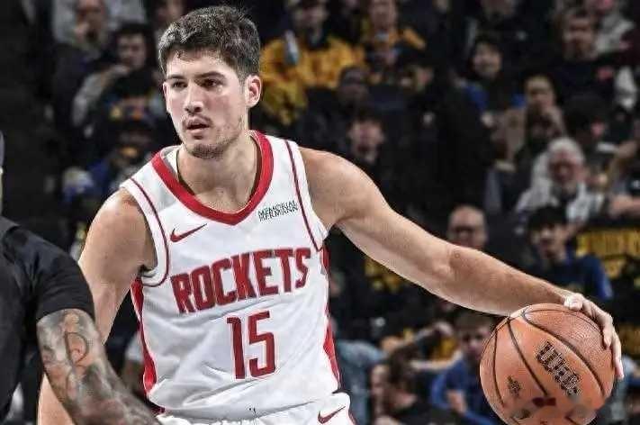 火箭队在缺阵5位主力轮换的情况下强势击败苦主勇士，让球队战绩来到12胜4负，谢泼