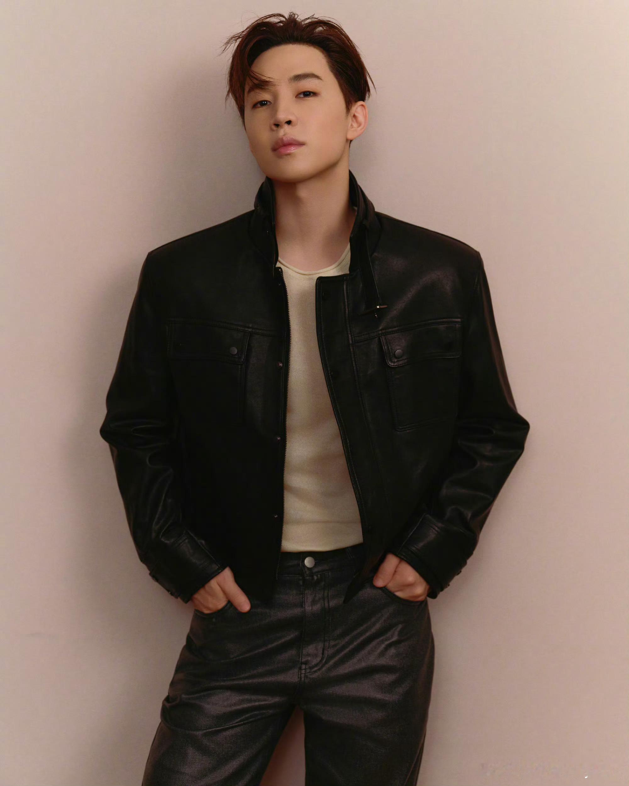 HenryLau刘宪华你是刘宪华那他是谁 刘宪华的巴黎之行太有看点了，独处时光脚