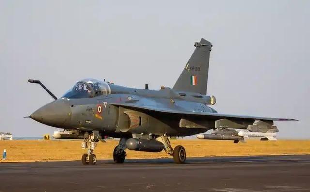 中国造出歼8时，印度在研究光辉战机；中国造出歼10时，印度在研究光辉战机；中国造