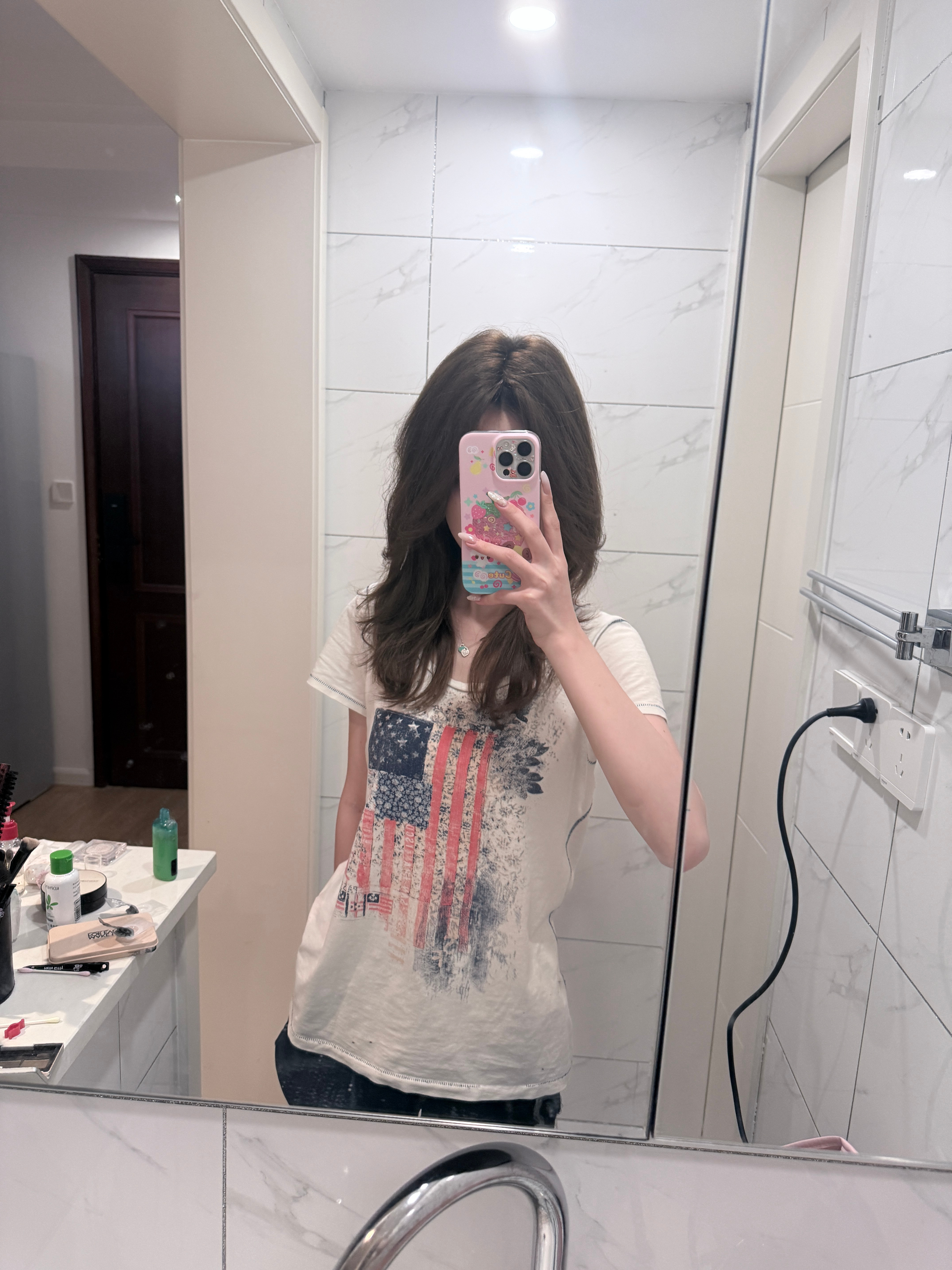 制作出一个完美的高层次发型 就是显脑袋大哈[微笑] ​​​