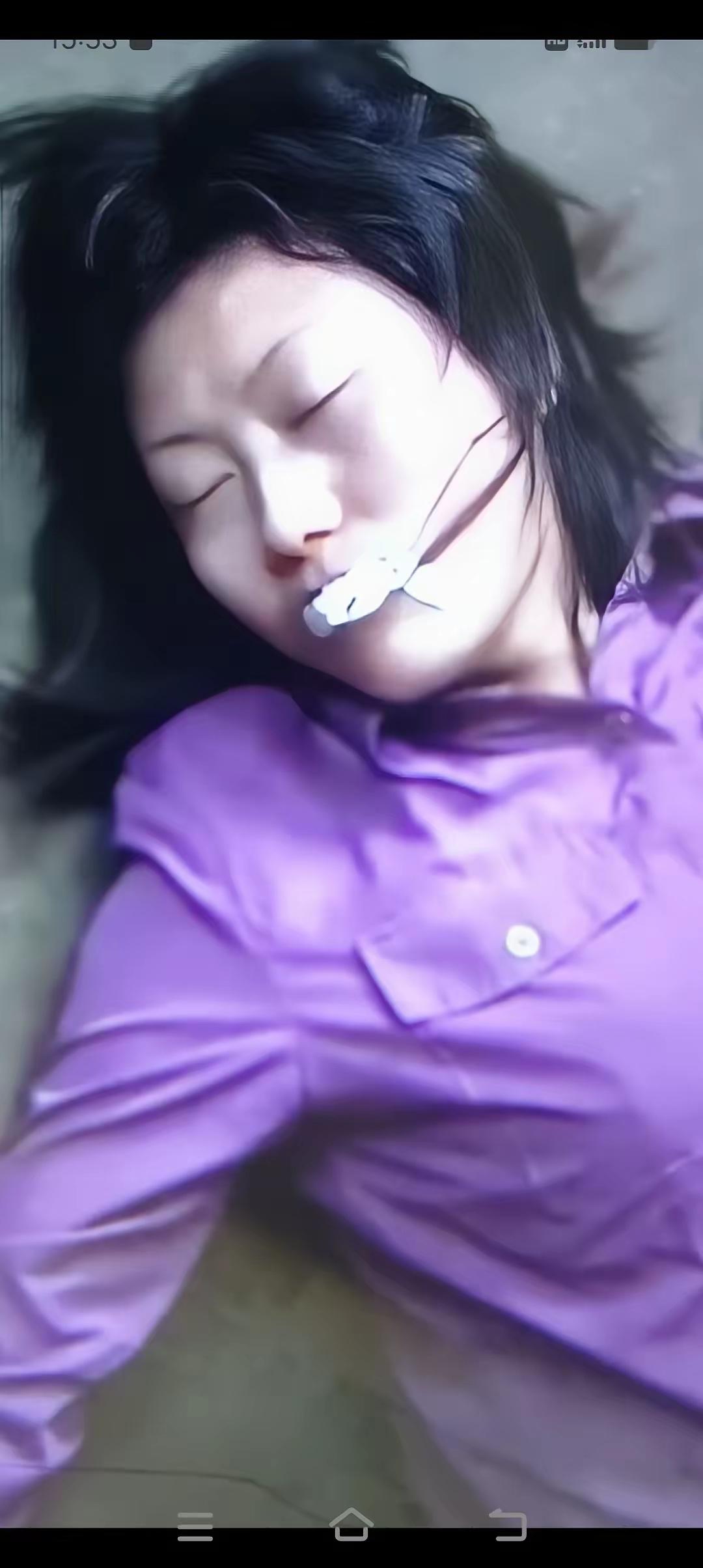 太不值了！

    丈夫跟情人私奔，

   连句离婚都懒得说，电话微信全拉黑