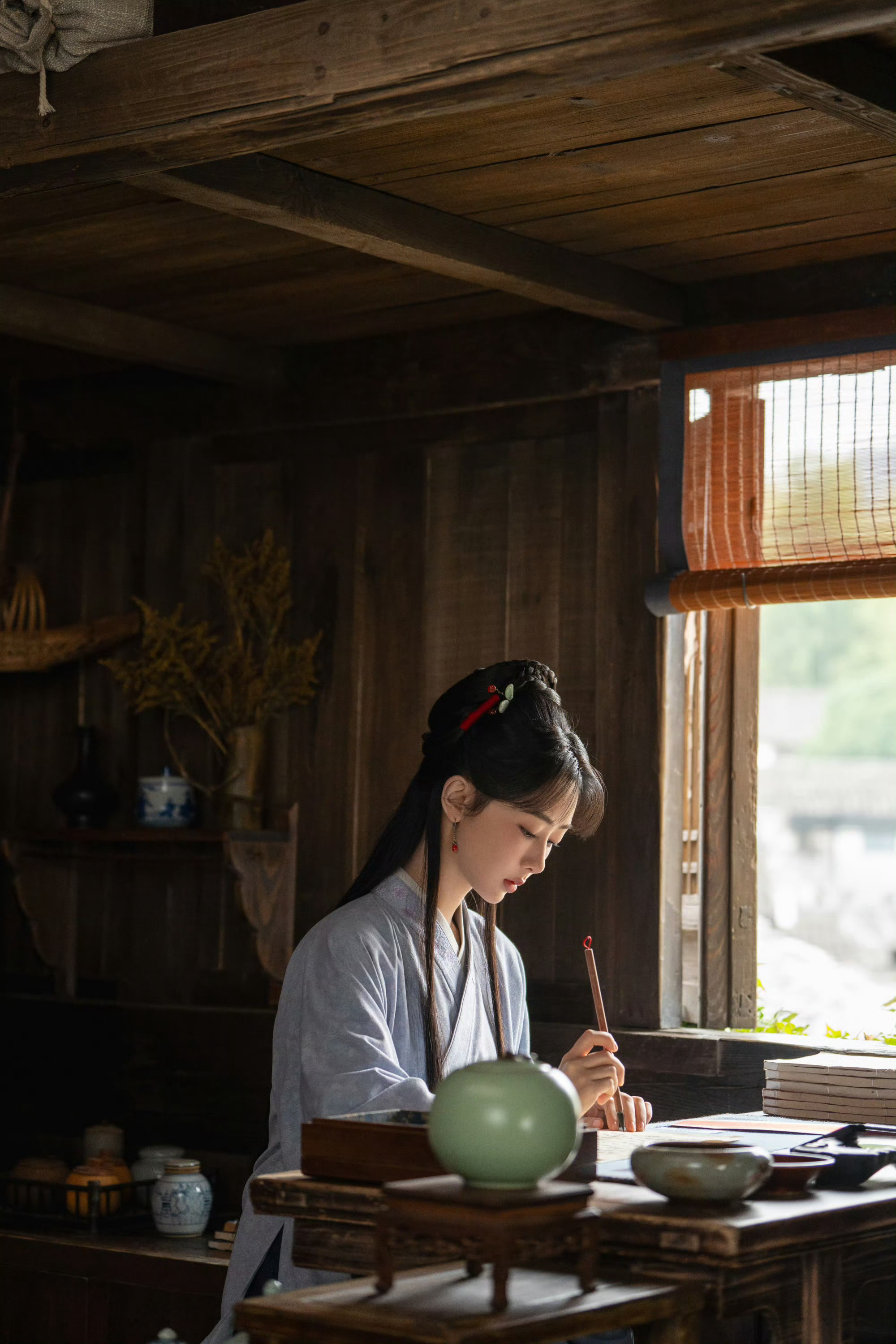 杨紫杨紫李祯yz杨紫家业墨韵流转，家业待兴。杨紫化身李祯，走进《家业》的传奇故事