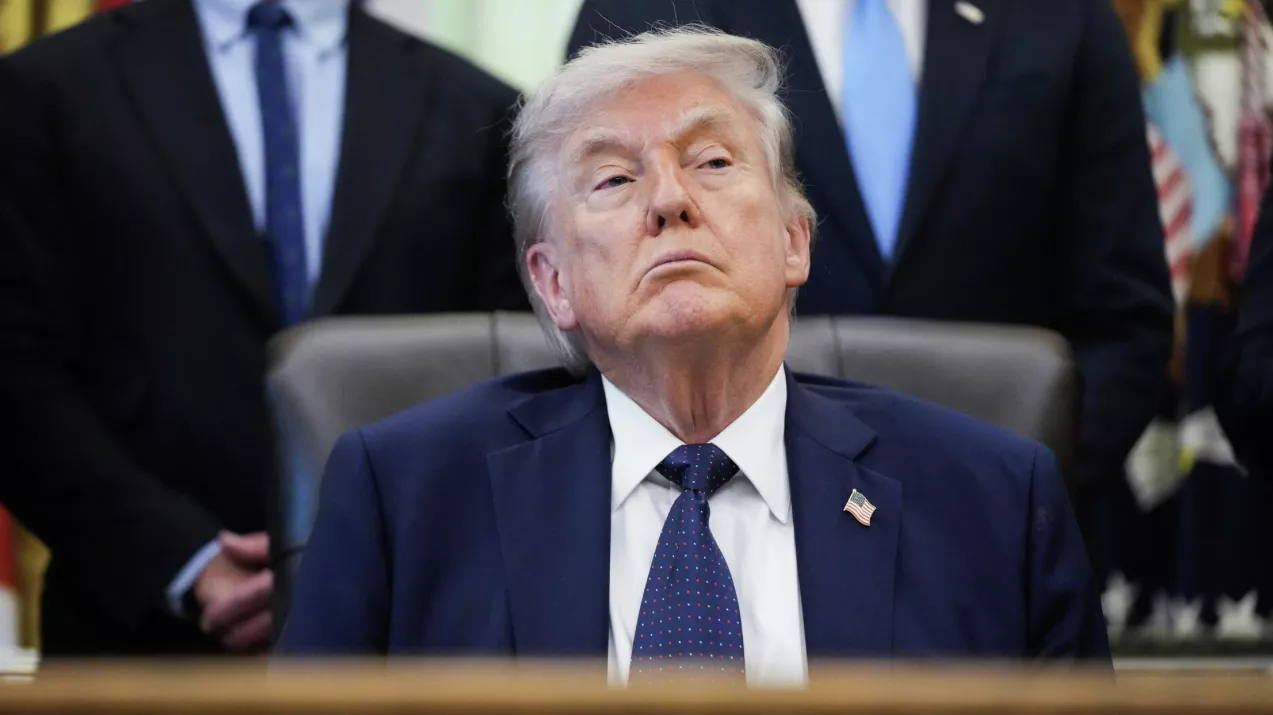 特朗普称乌克兰在军事上已败面对记者关于俄乌冲突的提问，特朗普刚说完“乌克兰军事上