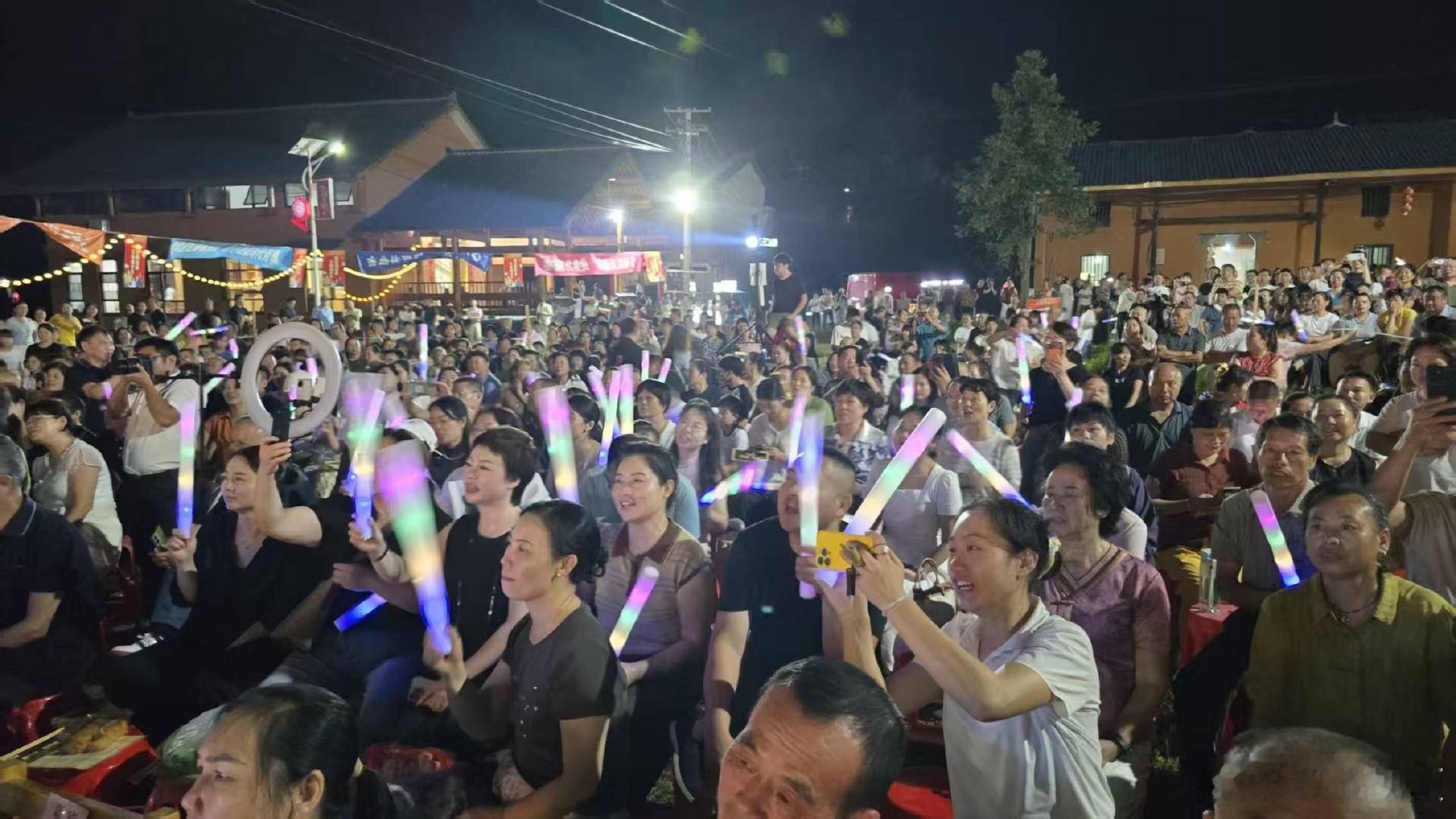 来长沙浏阳杨花赴一场经典老歌之约 每一代人都有属于自己的歌。那些旋律里，藏着初恋