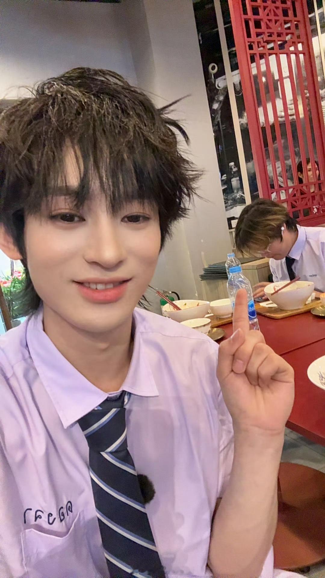 怎么可以让order哥留下来洗盘子！！！这个suk简直就是魔丸来的 