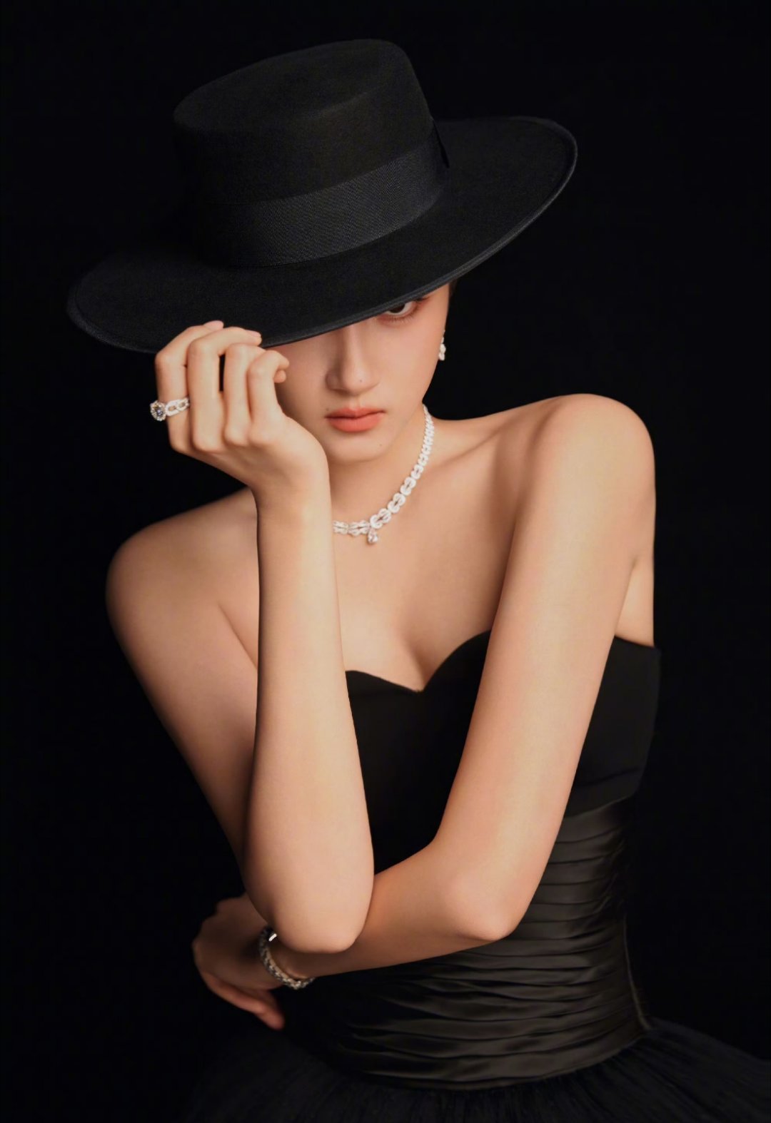 关晓彤全英文采访特别优秀的关晓彤啊自信闪耀的彤～ 