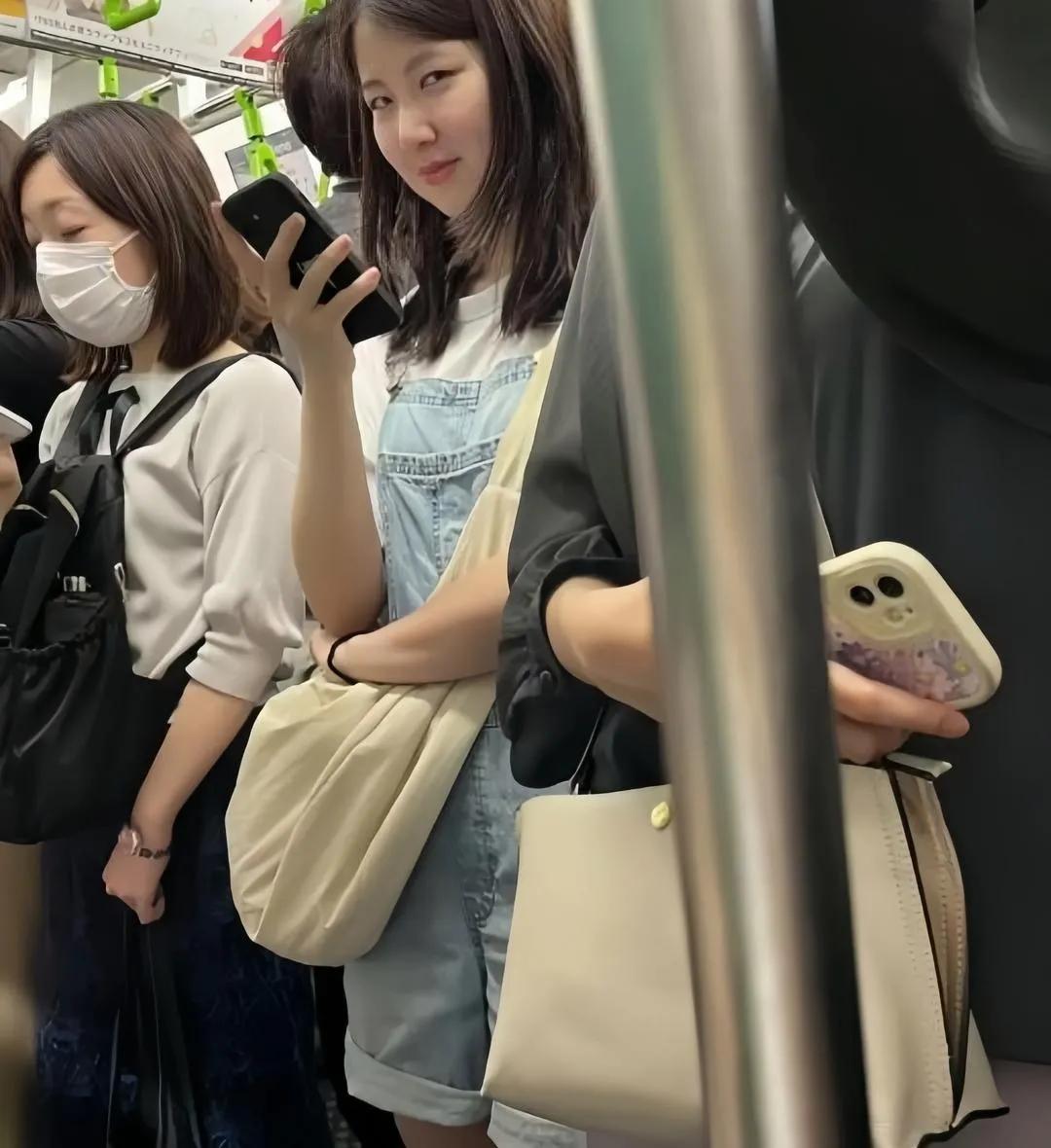 这是几个意思啊，把我都笑毛愣啦[我想静静]