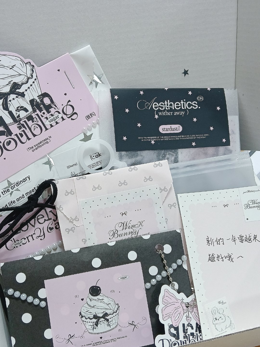 其实我还不小心抽中了老师的物料黑粉black&pink高级晕了 