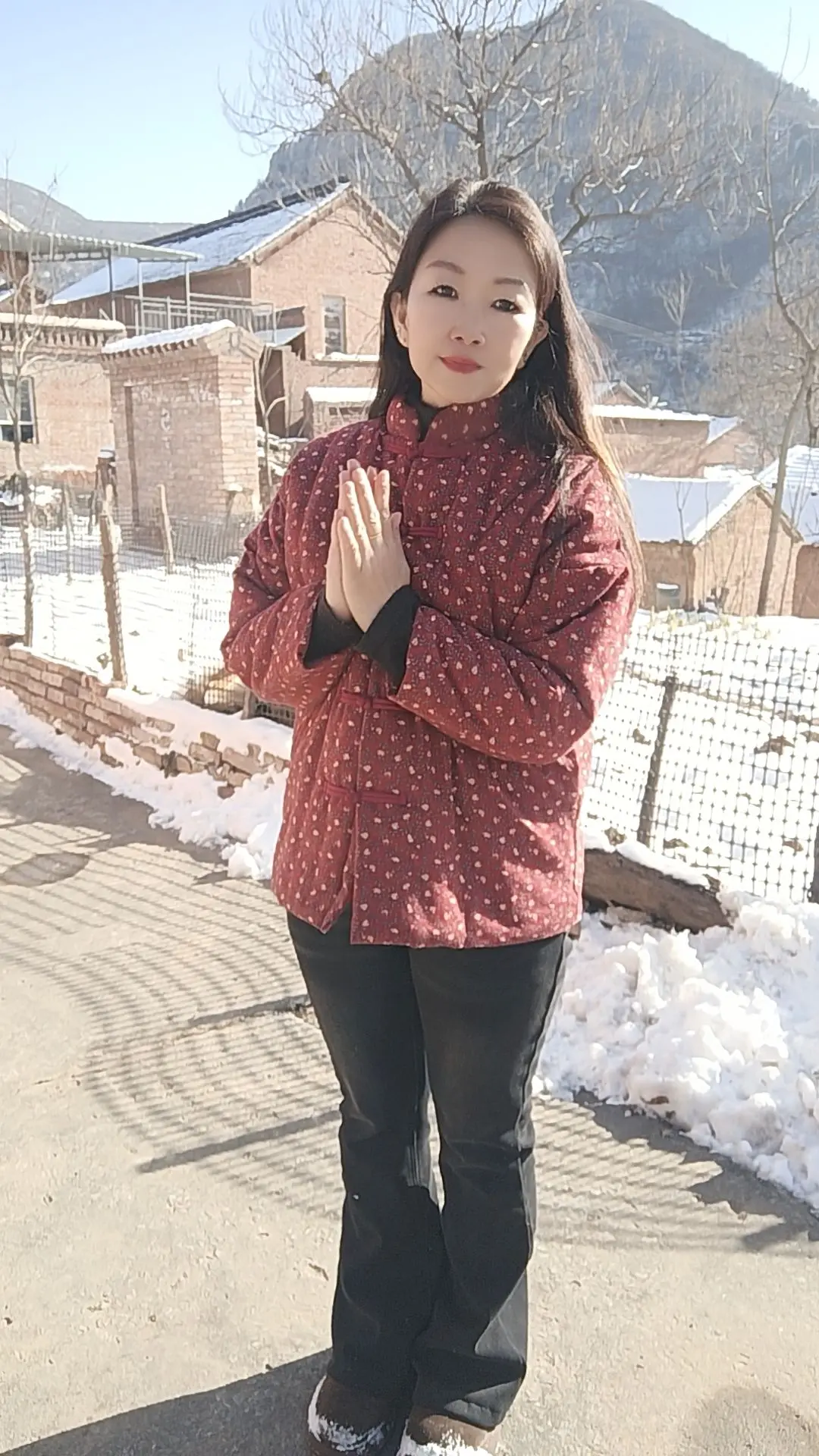 年龄越大越喜欢简单人和事，在自己的时光里，听喜欢的歌，做喜欢的事，过喜欢的生活。