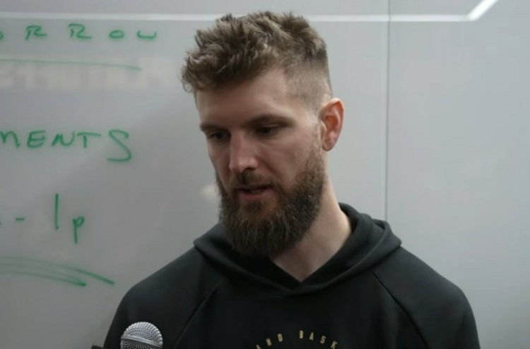 韦德：让英格拉姆打出目前的表现，我很激动。我明白球队的锋线防守重任在我身上。猛龙