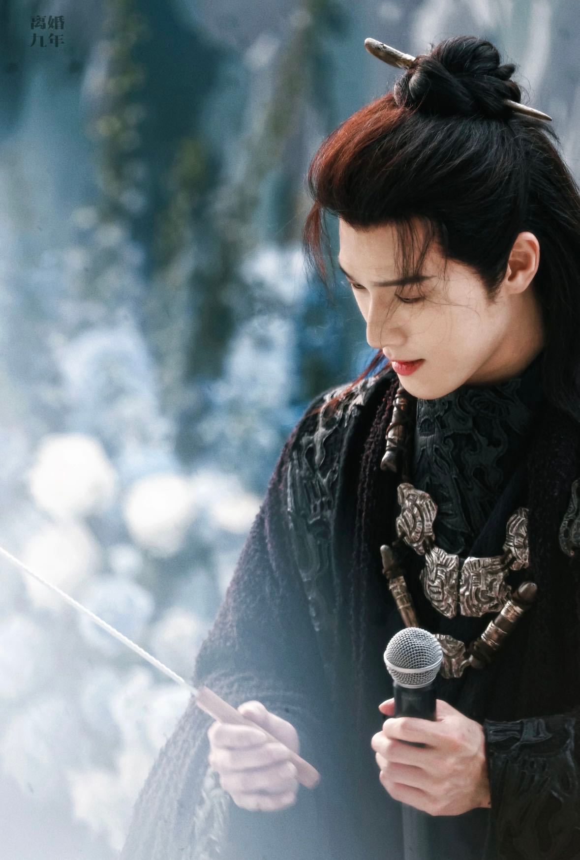 李昀锐冰湖重生前5集镜头 前五集他的戏份不算多，但每次出现都让人挪不开眼。李昀锐