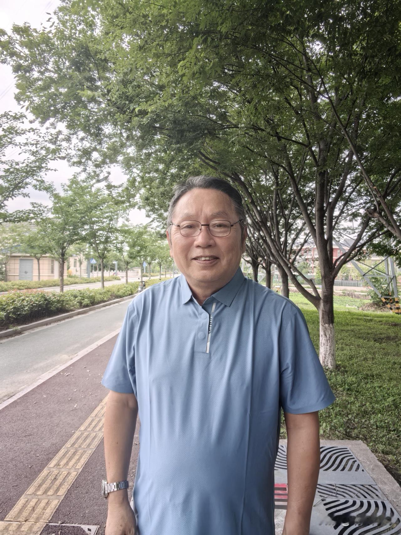 人老学会知足，平淡便是圆满
 
人老学会知足，平淡便是圆满。人到暮年，走过半生风