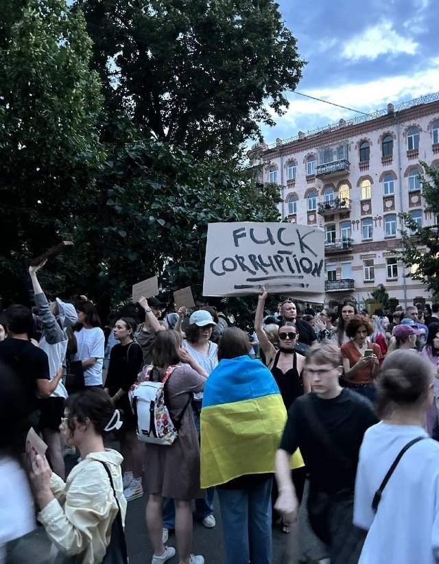 乌克兰青年：Fuck corruption ​​​