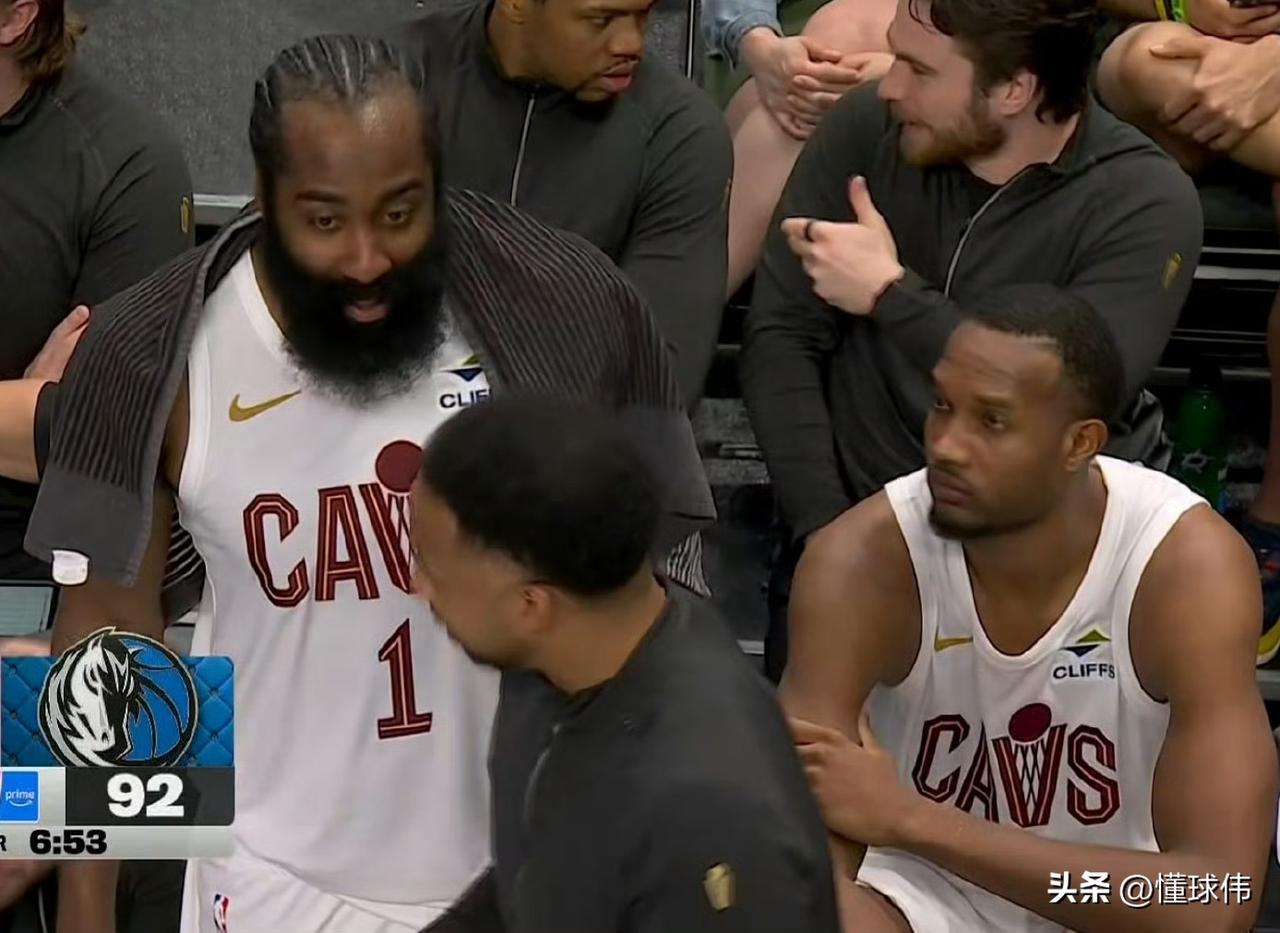 依旧是队友的绝对认可！莫布利谈哈登：

“跟哈登一起打球就是舒服。”

“他总能