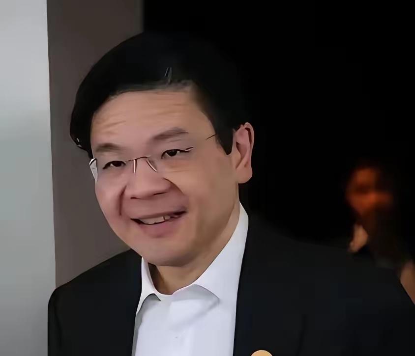 新加坡靠着“平衡术”吃了一甲子红利，如今却要在芯片上“站队”，无异于自拆城墙！黄