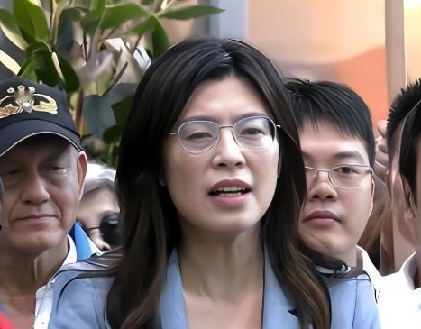特朗普会不会见郑丽文？

按照唐湘龙的看法，郑丽文的地位相当于省级政协副主席，论