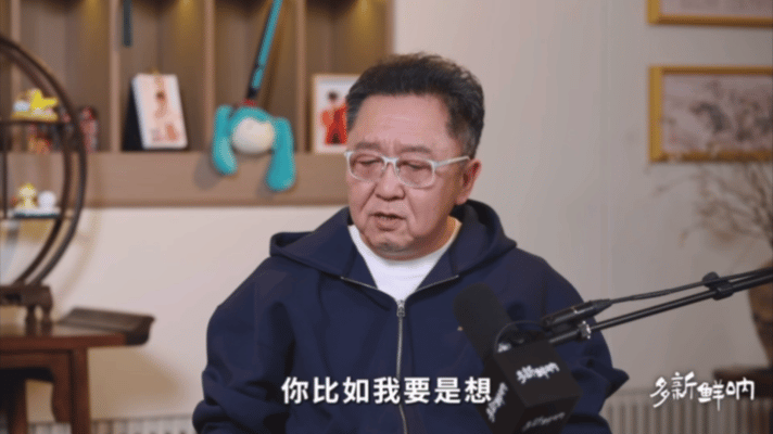 于谦60岁正是闯cos圈的年纪谦大爷这是要承包二次元圈！懂谷子、聊虚拟偶像还摸清