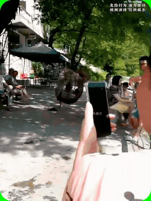 这是个什么项目？半天没看出来？那板子怎么还给摔红了？