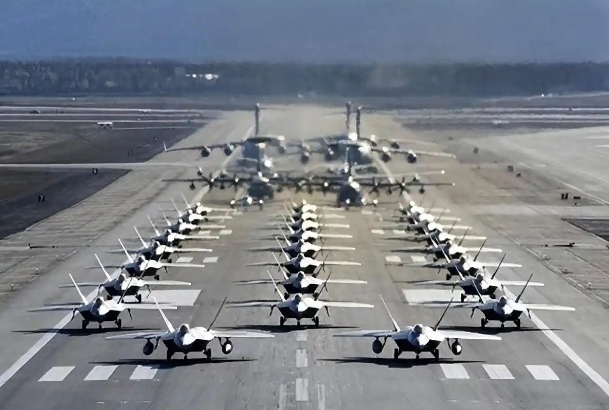 早些年美国人的隐身机来刺探我们，到后来我们开始有少量隐身机，这两个时段都是我们对