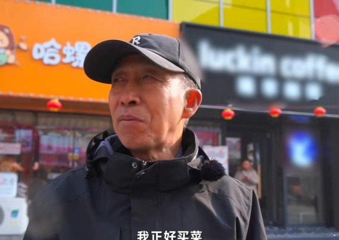 #开工后突然发现爷爷对我全是溺爱#内蒙古一地老人们组团排队买咖啡引发关注，原来不