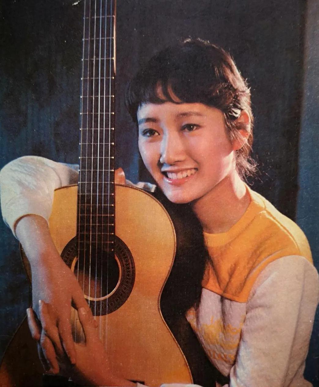成方圆，1960年9月出生于北京市，毕业于中央音乐学院，中国内地女歌手，国家一级