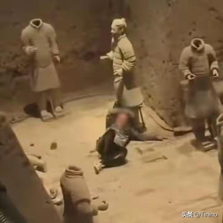 兵马俑被砸坏…
30日晚间，一位现场目击者向记者透露，当天傍晚时分，一名中年男子