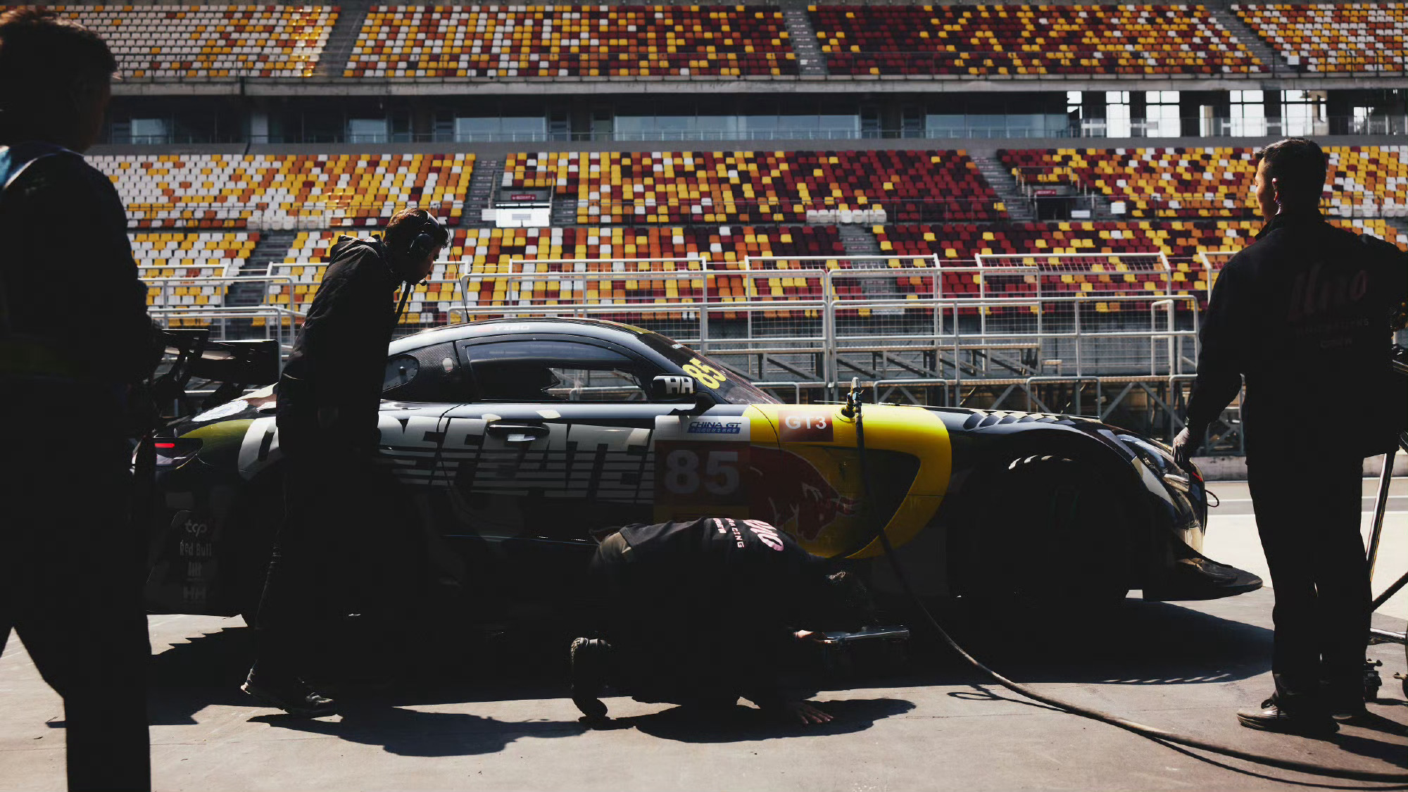 【又能看到赛车场上的王一博了】2026赛季季前测试进行中～期待85号！ 