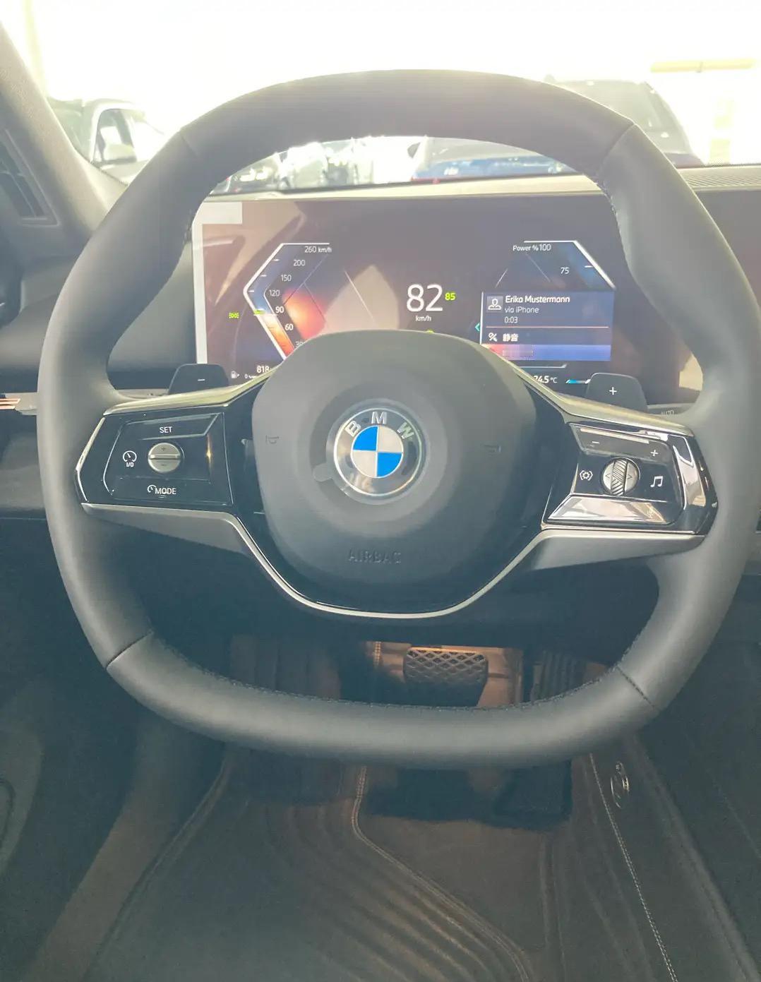 宝马5系和丰田汉兰达买哪个好？

这是两种不同类型的车，一个是轿车一个SUV，跑