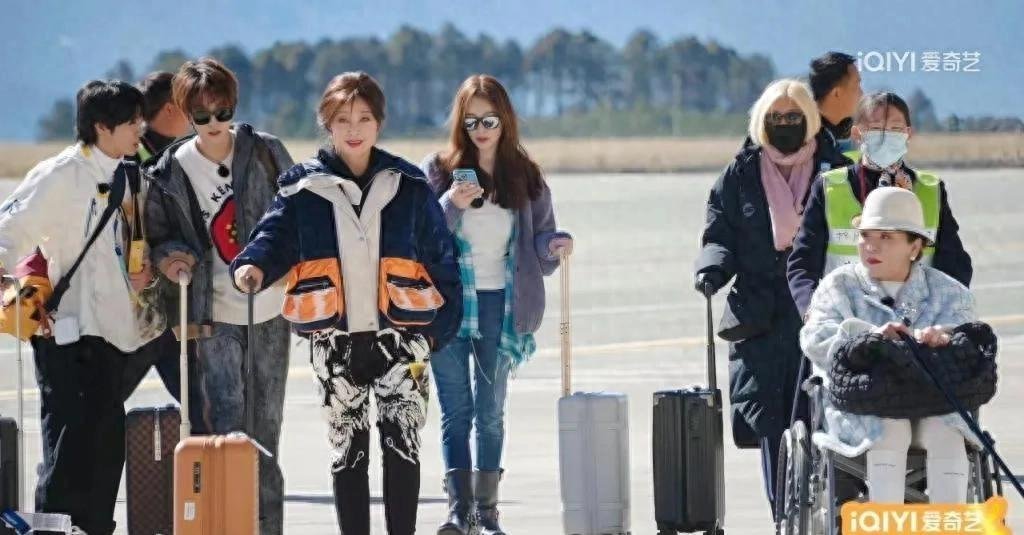 《一路繁花》：流量盛宴下的口碑崩塌，谁之过？在综艺节目的大潮中，一档节目如何才能