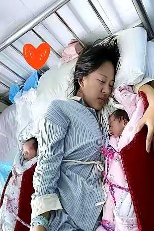 门缝里飘出婴儿撕喉的哭声时，楼道像被拧紧。
她赤脚抱着孩子，脚趾冻得发红，台灯一