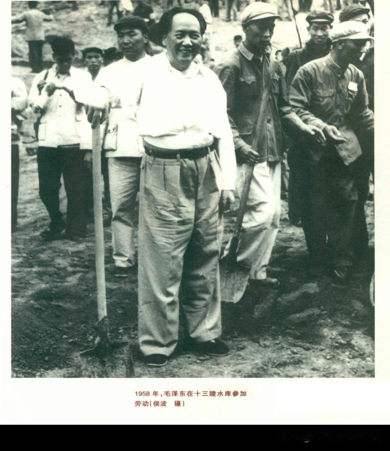 伟人大闲暇之余，
利用有限的时间，
到人民群众之间，
去做最有意义的事情！
照片