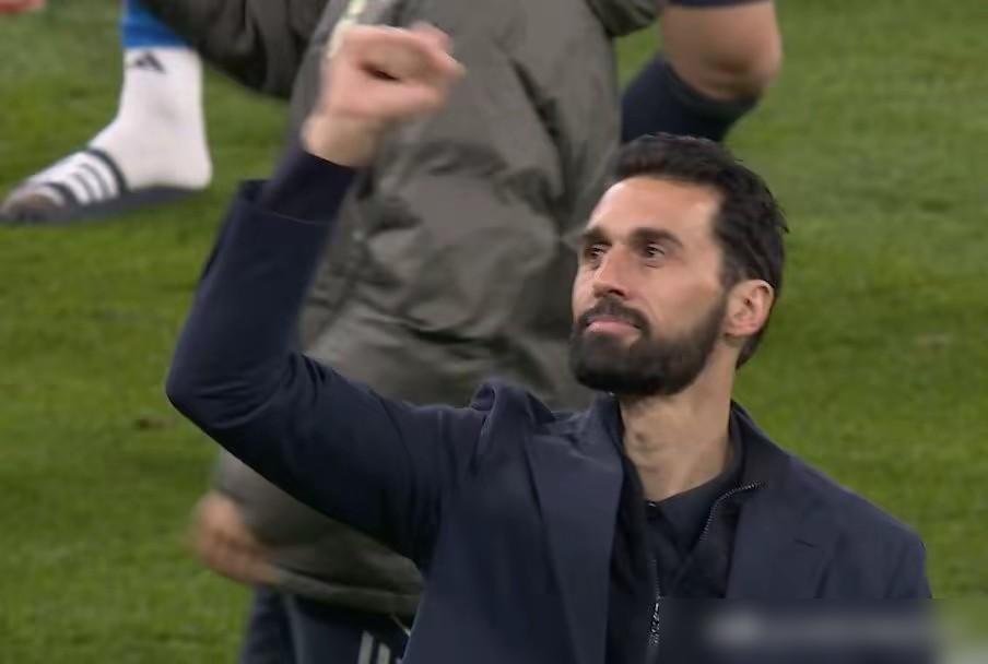 别信什么“战术大师”了。
瓜迪奥拉，被一个“菜鸟”用残阵双杀，总比分1比5。