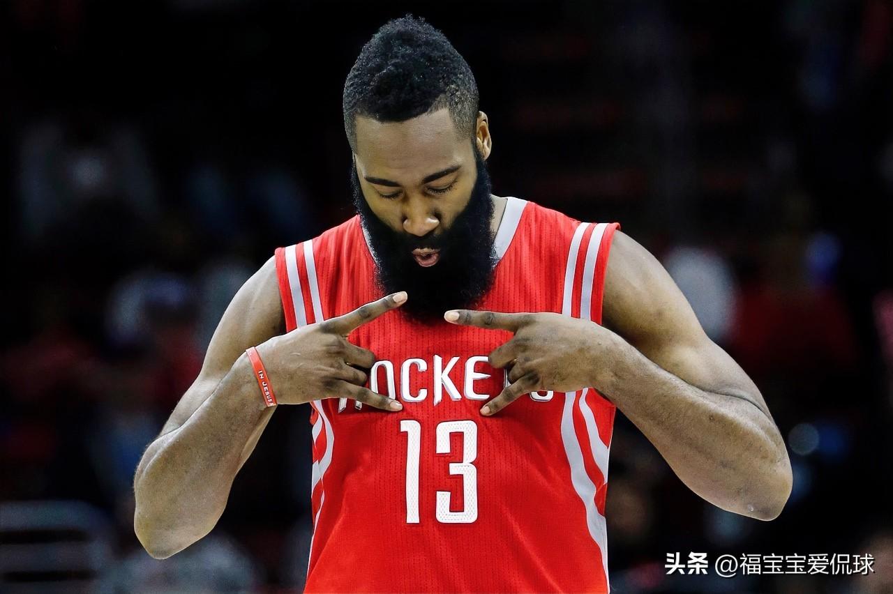 NBA各时代球星基本都有自己经典代表技能：

1、大梦：梦幻脚步。

2、大鸟：