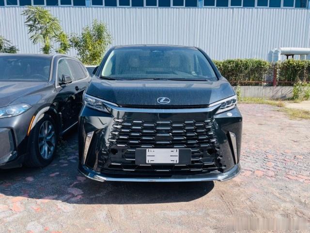 四座商务的巅峰25款LM350H 四座 2.5混动四驱黑/米配置：4座 小桌板 