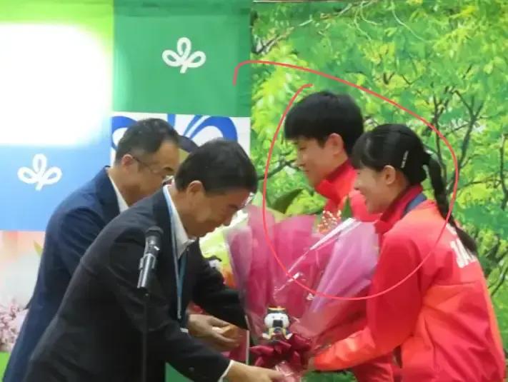 张本智和兄妹再惹争议！忘本之嫌
 
在乒乓球的世界舞台上，张本智和与张本美和这对
