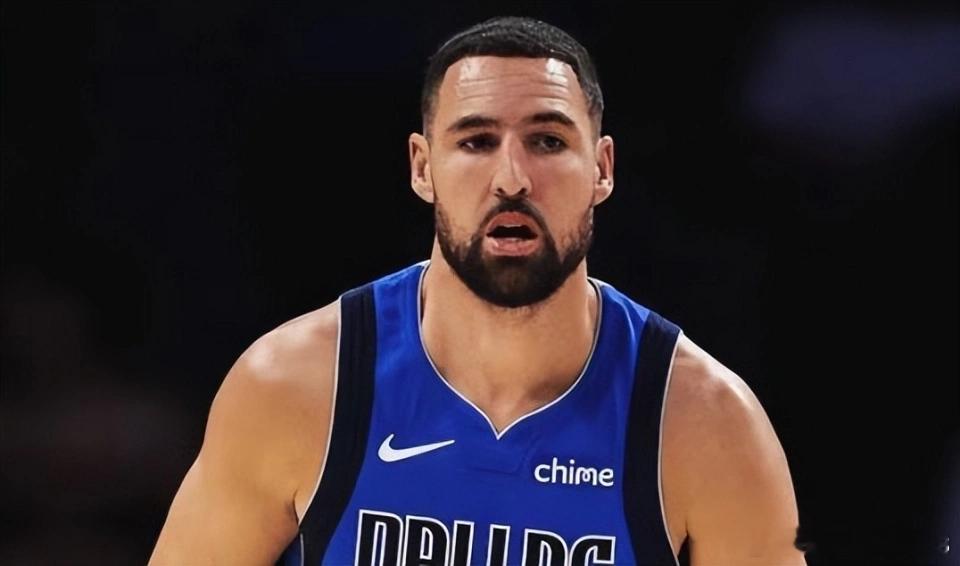 克莱独行侠和爵士这场比赛，在替补上场后，克莱就开启了个人模式，依靠着出色的发挥，