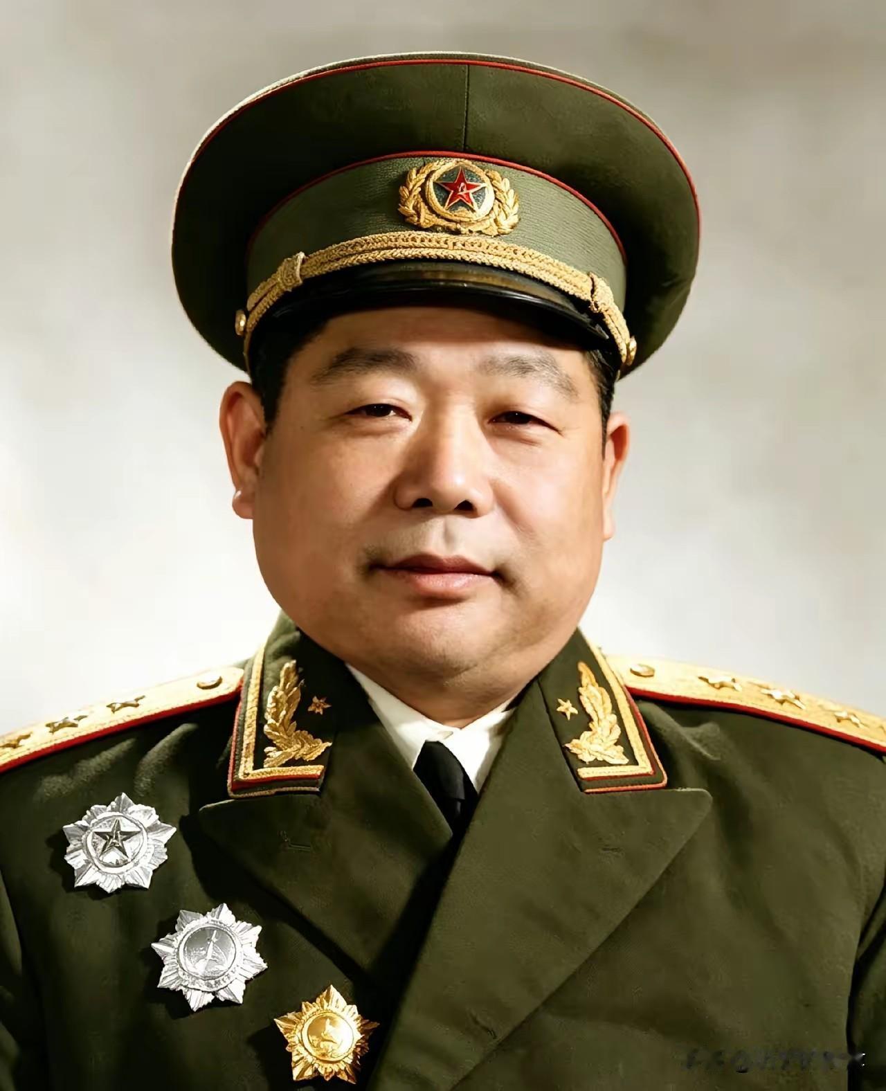1949年全军整编，19位兵团司令，最年轻的仅34岁，外号“小钢炮”
 
194