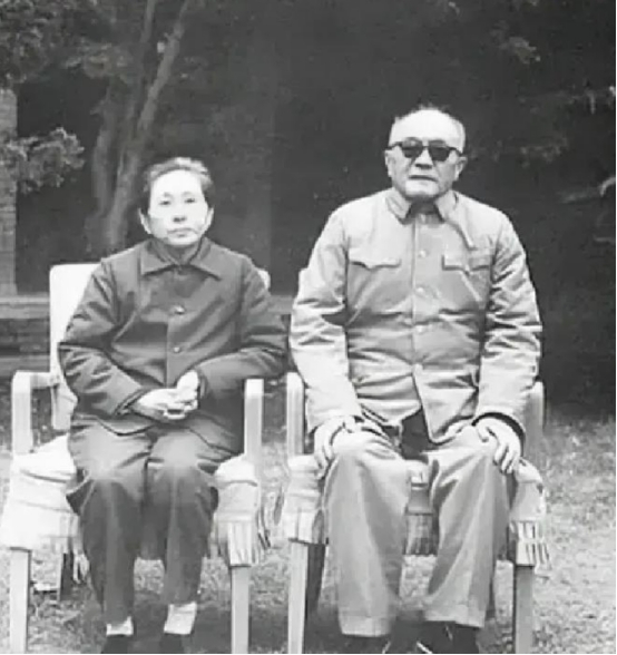 1952年，黄克诚的岳父，汉口大鸦片贩子唐某，被中南局判处死刑。行刑前夕，黄克诚