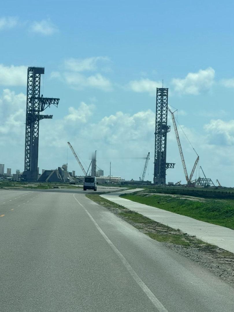 未来，在我眼前完全展开。或许有生之年，我们真的能去火星呢？🚀  SpaceX 