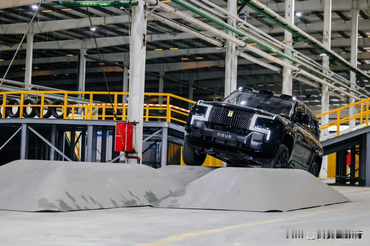 去张家界旅游，天门山天梯正着爬都难，现在居然能倒着上，这可不是噱头，是电驱越野的